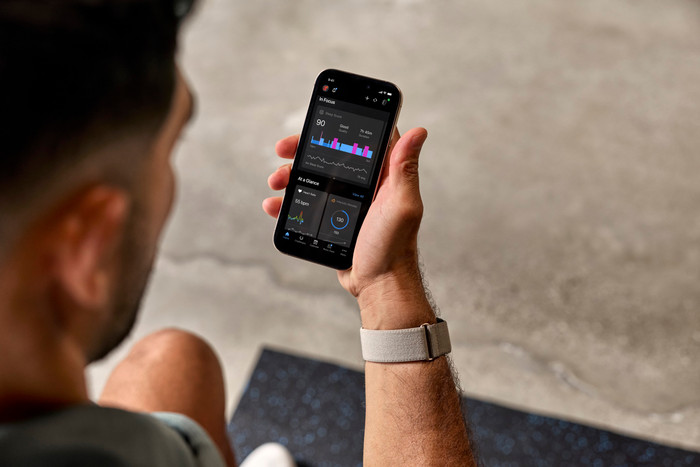 Garmin CIRQA Smart Band L/XL Grijs product in gebruik