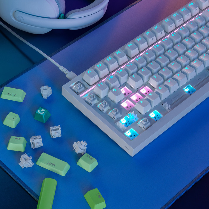 Logitech G316 X 75 Gaming Toetsenbord Wit Qwerty product in gebruik