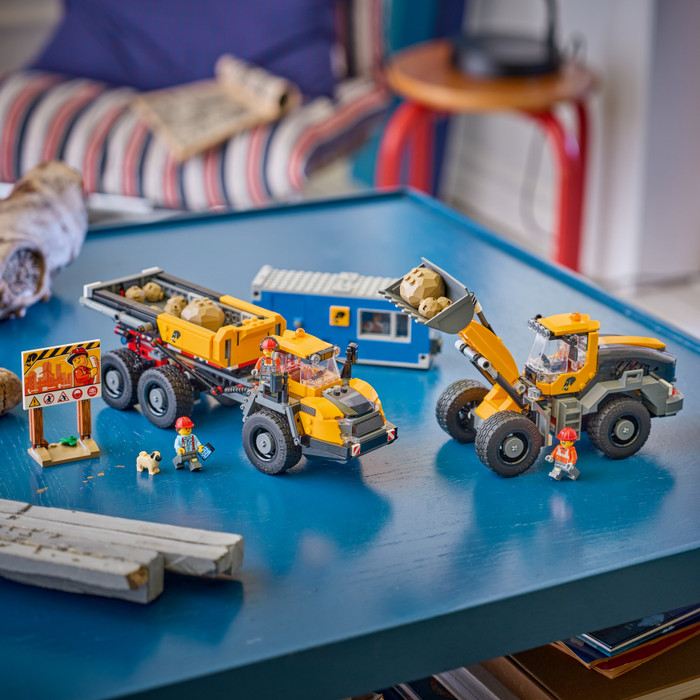 LEGO City Kiepwagen en voorlader 60494 product in gebruik