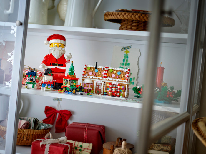 LEGO Winters Peperkoekhuisje 40809 product in gebruik