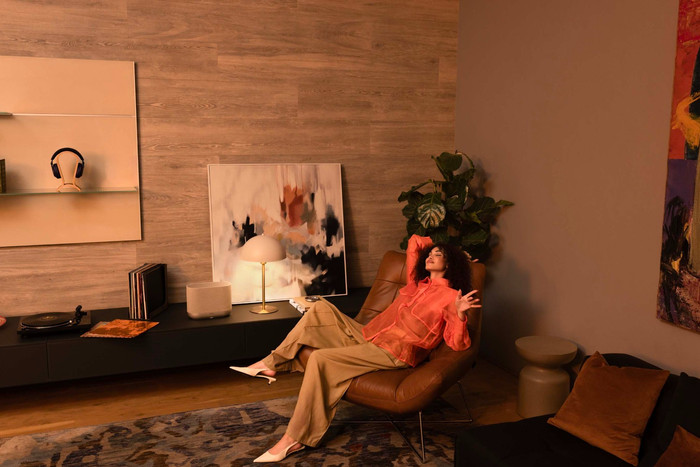 Denon Home 400 Zilver product in gebruik