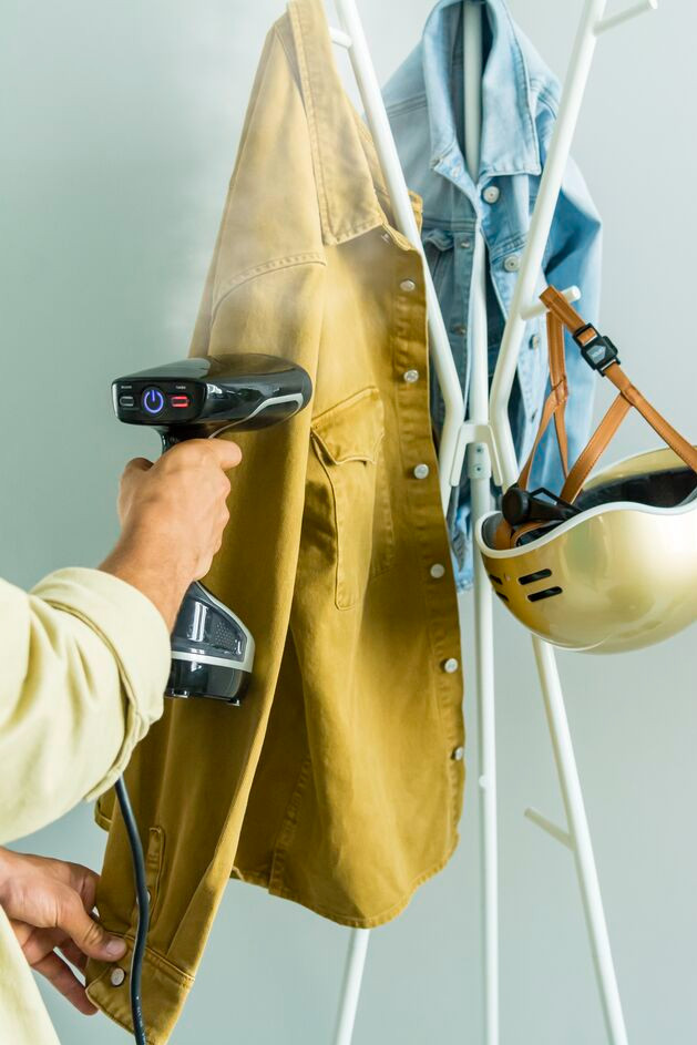 Tefal DT8270 Access Steam Force product in use