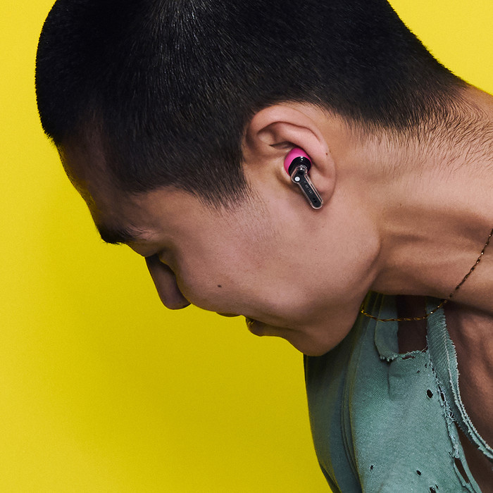 Nothing Ear (3a) Roze product in gebruik