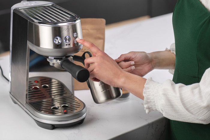 Sage the Bambino Stainless Steel product in gebruik