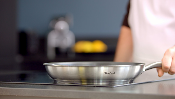 Tefal Virtuoso Frying Pan 24cm product in use