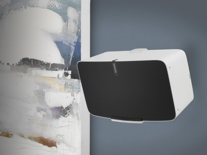 Flexson muurbeugel Sonos Five Wit product in gebruik