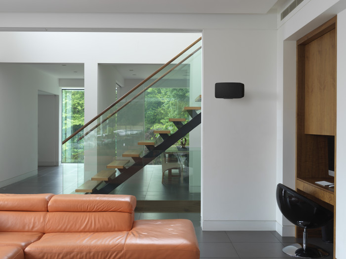 Flexson muurbeugel Sonos Five Zwart product in gebruik