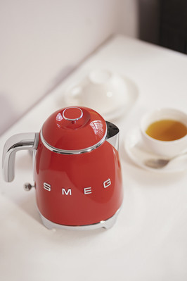 SMEG KLF05RDEU Rood product in gebruik