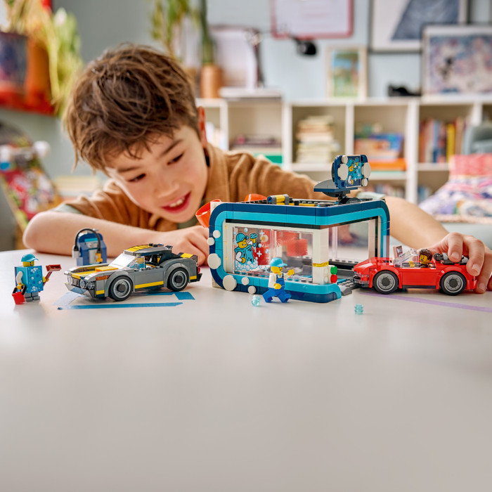 LEGO City Drive-Through Car Wash 60497 product in use