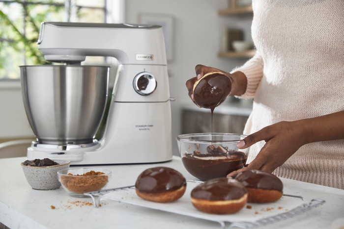 Kenwood Titanium Chef Baker KVL65.001WH product in use