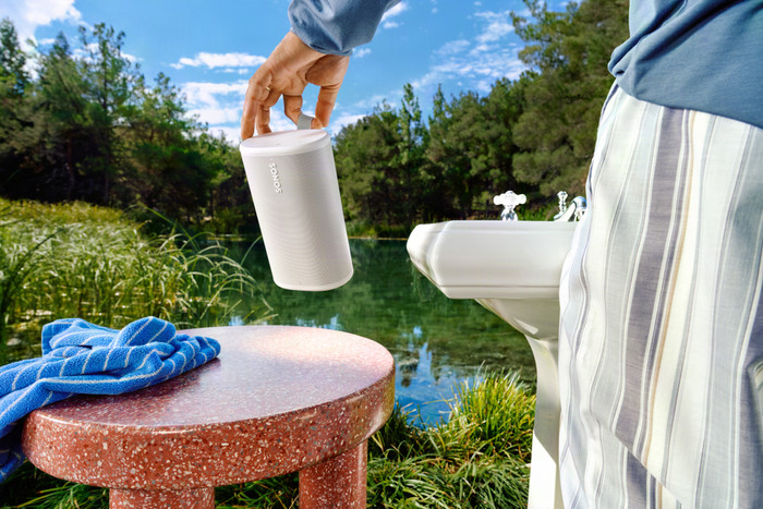 Sonos Play White product in use