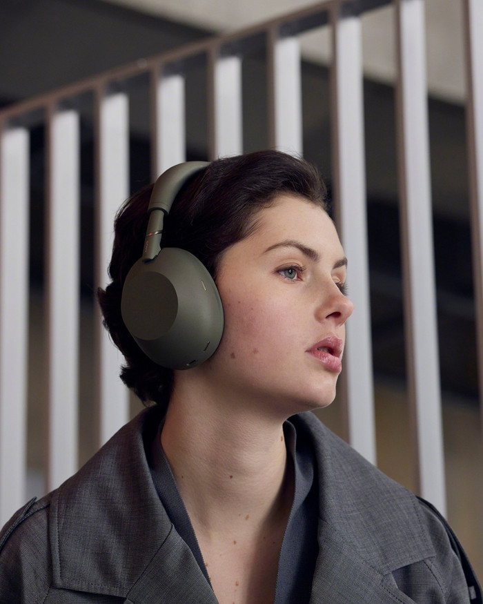 Sony WH1000XM6 Groen product in gebruik