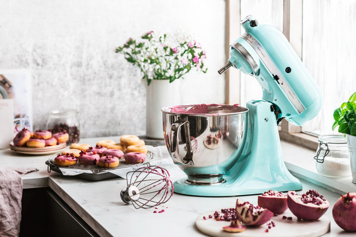 KitchenAid Artisan Mixer 5KSM175PS Ice product in use