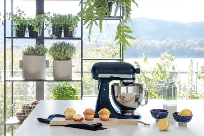 KitchenAid Artisan Mixer 5KSM175PS Inkt Blauw product in gebruik