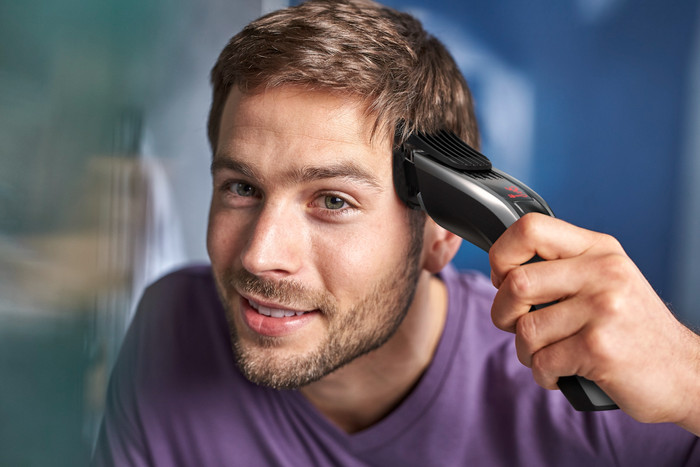 Philips Series 9000 HC9420/15 product in use