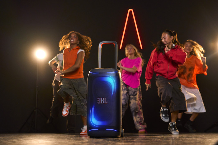 JBL Partybox 330 Zwart product in gebruik