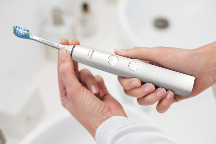 Philips Sonicare DiamondClean Smart 9000 HX9917/88 product in gebruik