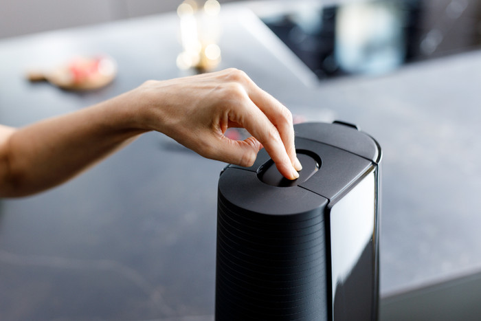 SodaStream TERRA Schwarz produkt in gebrauch