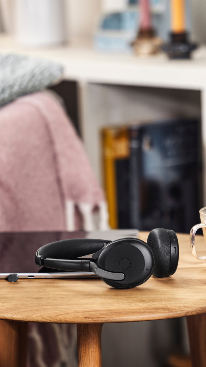 Jabra Evolve2 65 Flex UC Stereo USB C Draadloze Office Headset product in gebruik
