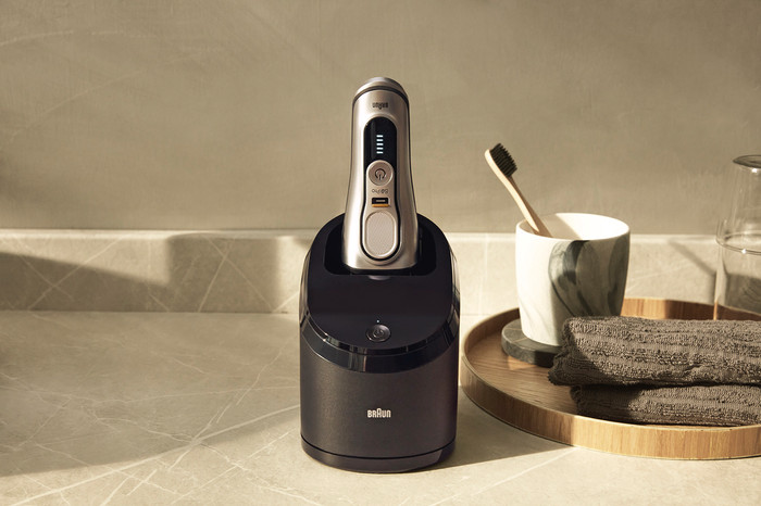 Braun Series 9 Pro 9465cc product in use