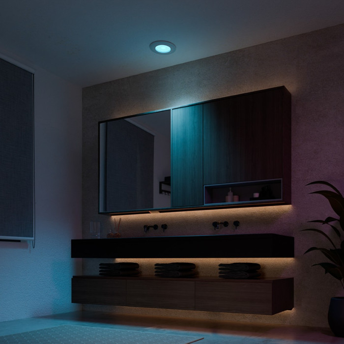Philips Hue Inbouwspot Slim - White and Color - 90mm - Wit product in gebruik