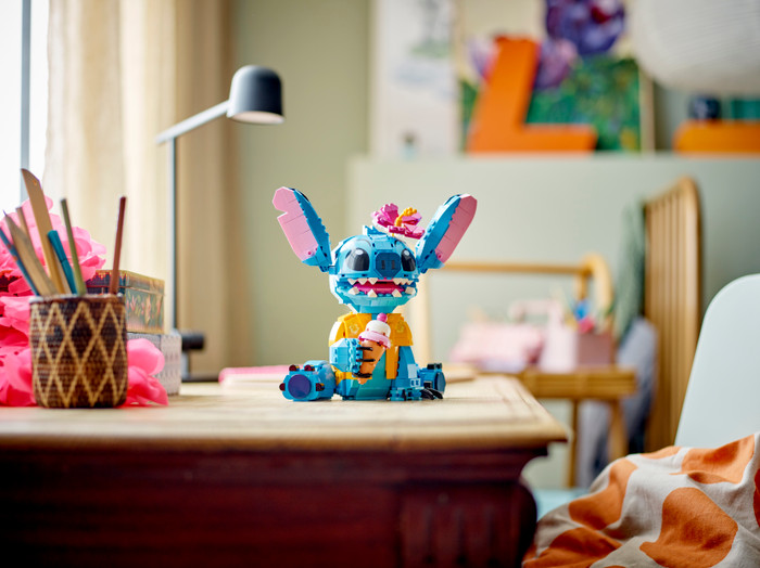 LEGO Disney Stitch 43249 product in gebruik