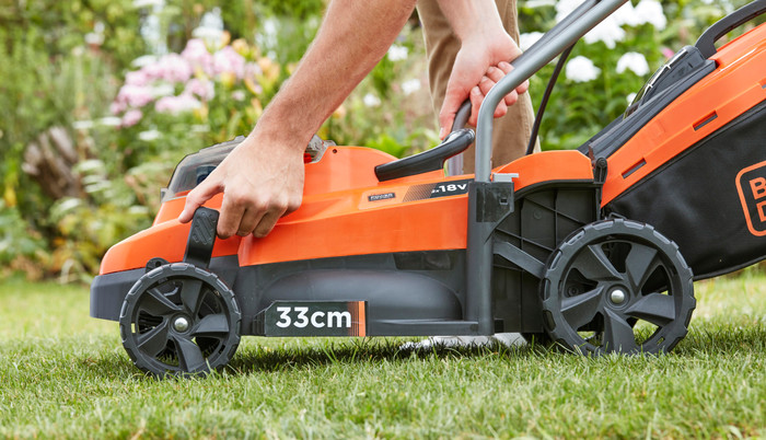 BLACK+DECKER BCMW3318N (zonder accu) detail
