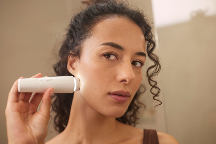 Philips Series 9900 Beauty Set BRE738/00 product in gebruik