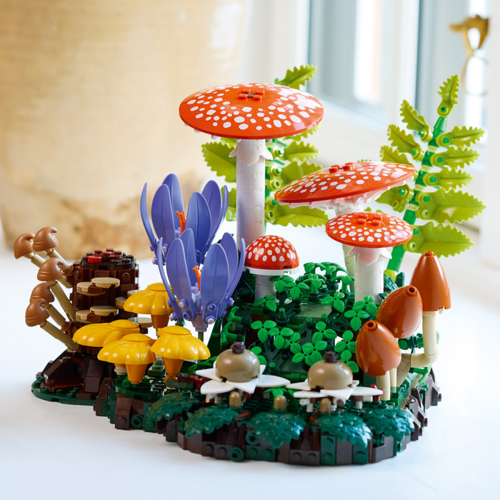 LEGO Botanicals Woodland Mushrooms 11505 product in use