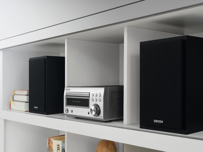 Denon D-M41DAB Zilver product in gebruik