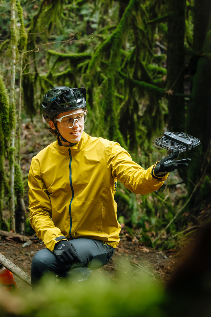 HoverAir X1 PRO Ultimate Cycling Kit product in gebruik