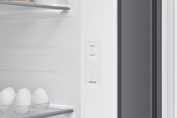 Samsung RS70F66KBTEF detail