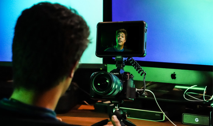 Atomos Shinobi 7 product in use