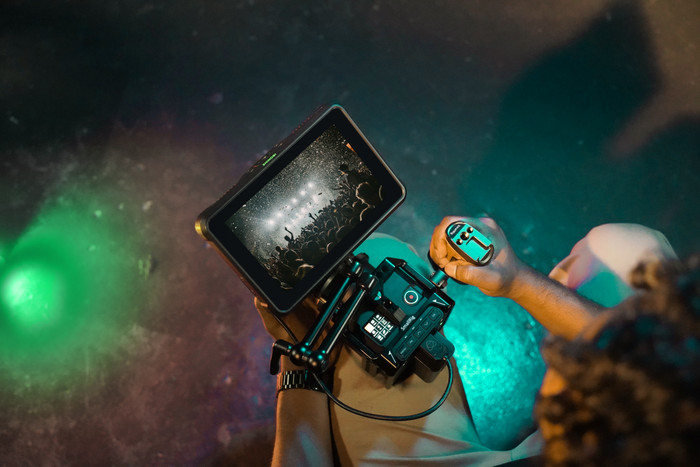 Atomos Shinobi 7 product in use