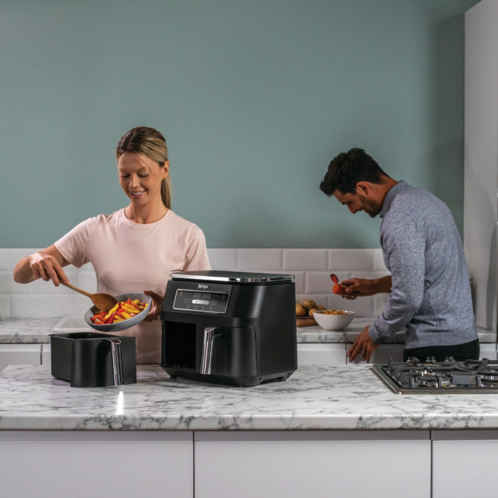 Ninja Foodi Dual Zone Airfryer AF200EU product in gebruik
