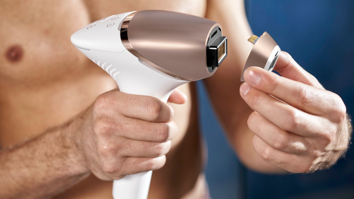 Philips Lumea IPL 9000 Series BRI955/00 product in use
