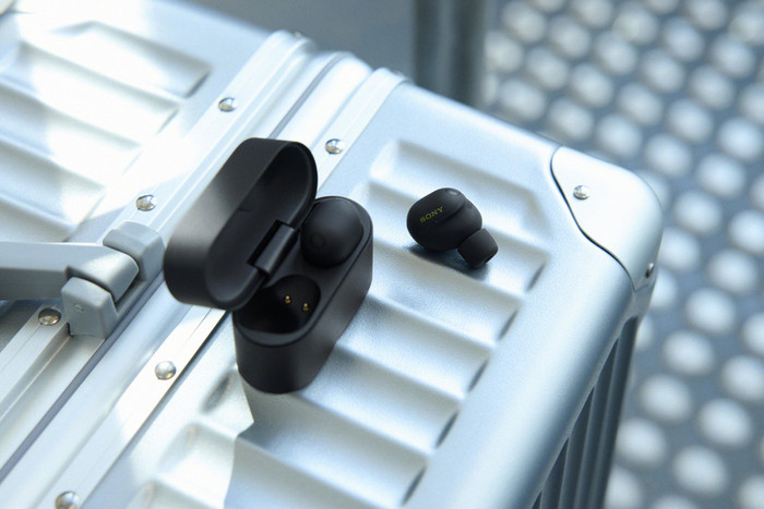 Sony WF-1000XM6 Zwart product in gebruik