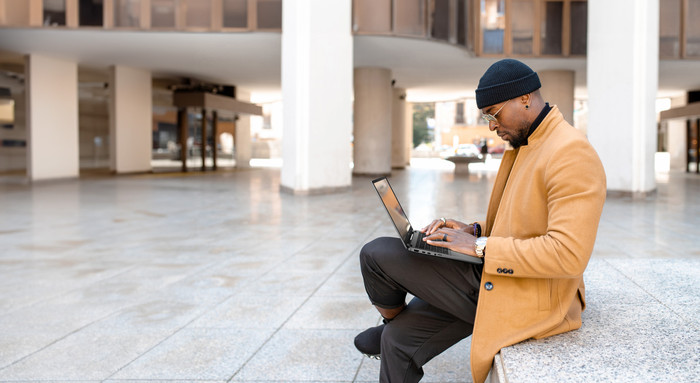 ASUS Vivobook 16 Flip OLED Copilot+ PC TP3607SA-SI099W product in gebruik