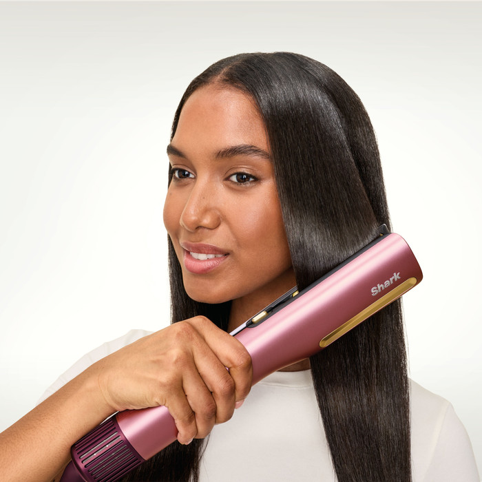 Shark SilkiPro Straight HT401EUPK Rose Petal product in gebruik
