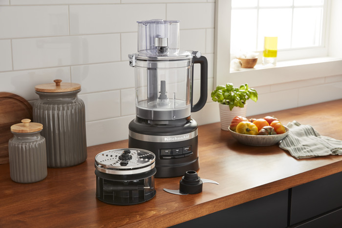 KitchenAid 5KFP1319EBM Matzwart product in gebruik