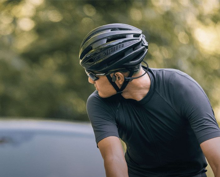 Shokz OpenRun USB-C Black product in use