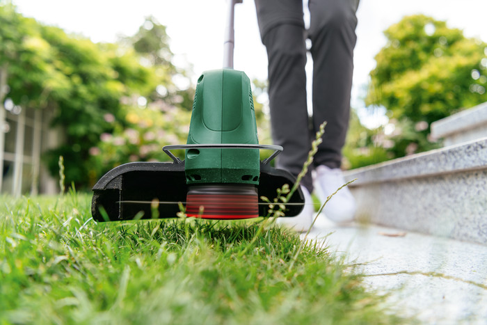 Bosch Easygrasscut 18-230 product in gebruik