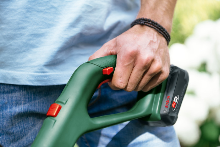 Bosch Easygrasscut 18-230 product in gebruik