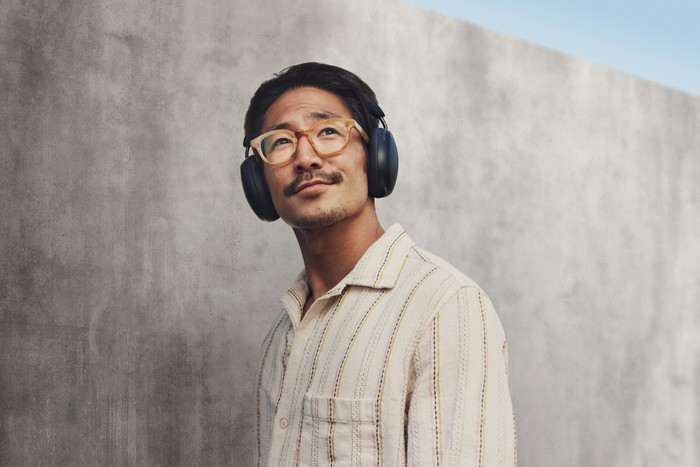 Sonos Ace Zwart + BlueBuilt Power Delivery Oplader met Usb C product in gebruik