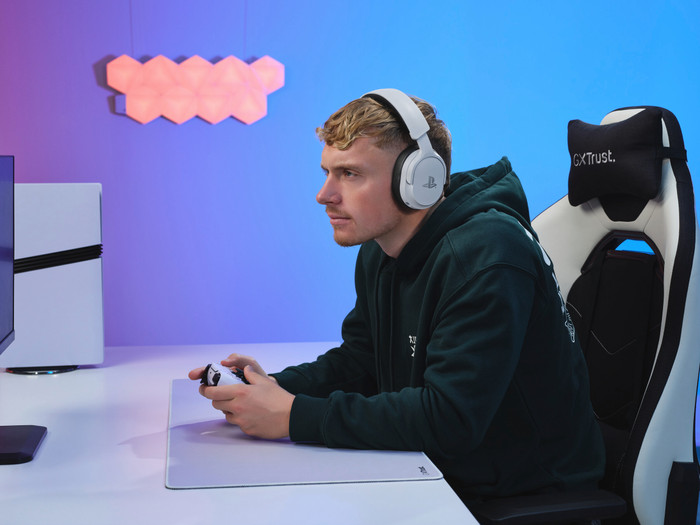 Trust GXT 499W Forta Draadloze Gaming Headset PS4/PS5 Wit product in gebruik
