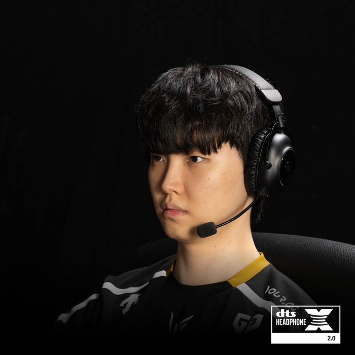 Logitech G PRO X 2 Lightspeed Wireless Gaming Headset Wit product in gebruik