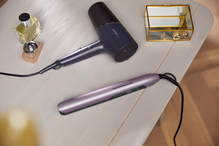 Philips BHS530/00 Lichtroze Metallic product in gebruik