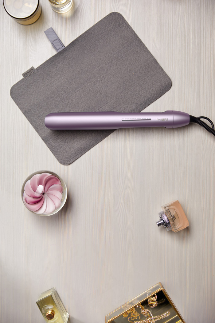 Philips BHS530/00 Lichtroze Metallic product in gebruik