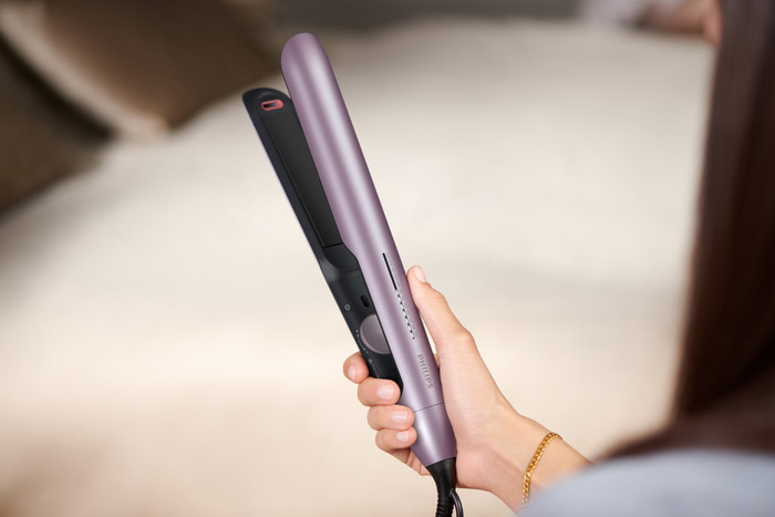 Philips BHS530/00 Lichtroze Metallic product in gebruik
