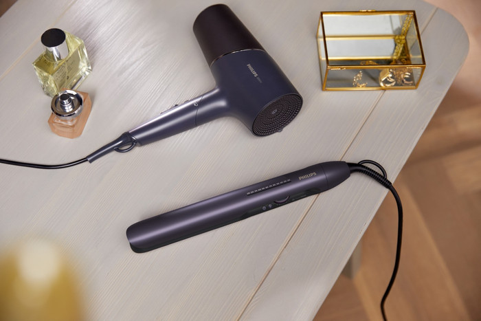 Philips BHS752/00 Donkerpaars Metallic product in gebruik
